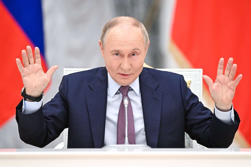 Vladimir Poutine, lors d&#039;une réunion au Kremlin.
