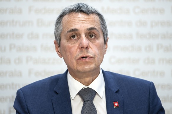 Bundesrat Ignazio Cassis aeussert sich an einer Medienkonferenz zur Krisensituation in Afghanistan, am Dienstag, 24. August 2021, in Bern. (KEYSTONE/Peter Schneider)