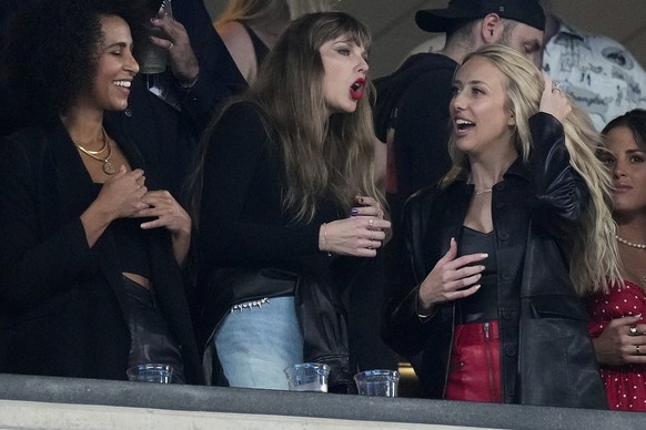Taylor Swift, center, and Blake Lively, right, watch play between the New York Jets and the Kansas City Chiefs during the second quarter of an NFL football game, Sunday, Oct. 1, 2023, in East Rutherfo ...