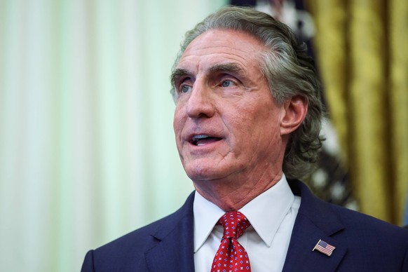 Le secrétaire à l'intérieur Doug Burgum.