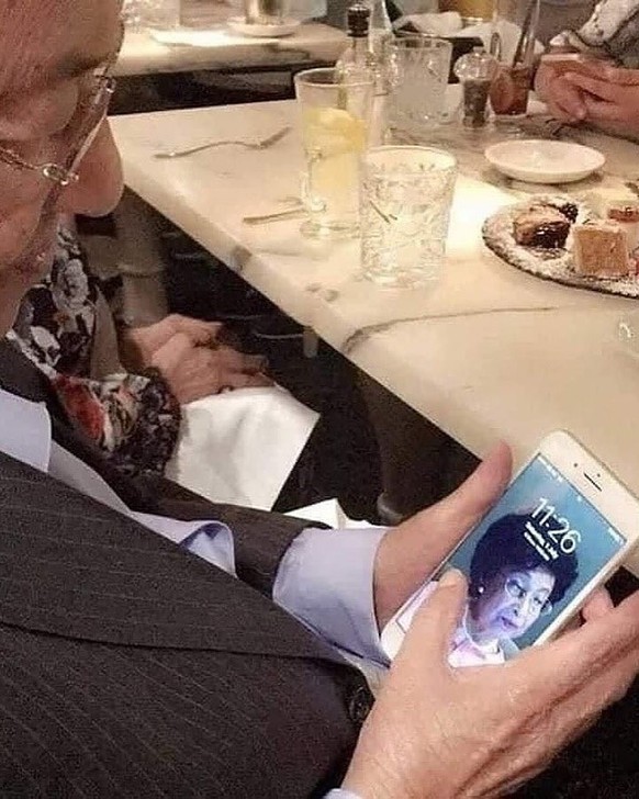 Herzig: Alte Leute immer noch so verliebt