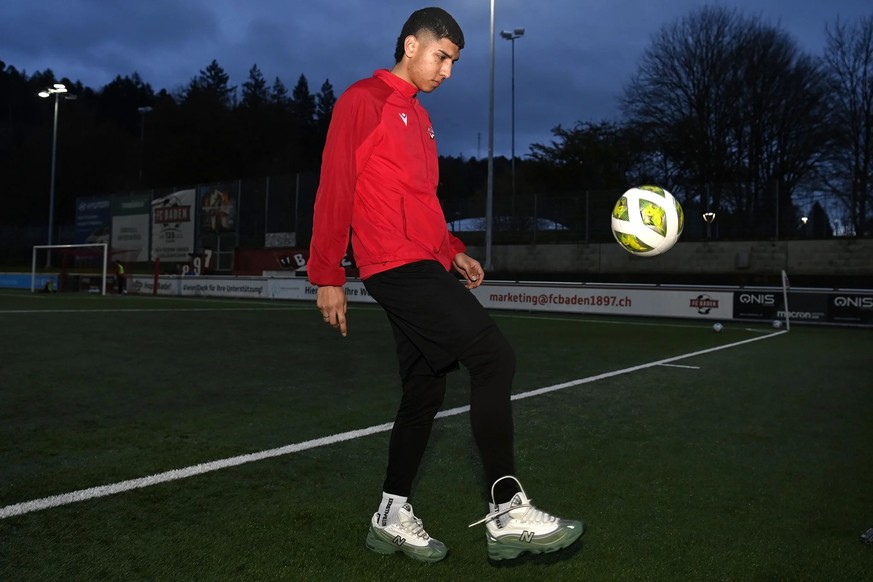Yan Carlo Esguerra sous le maillot du FC Baden: une combinaison qui pourrait permettre au Colombien d'éviter l'expulsion.