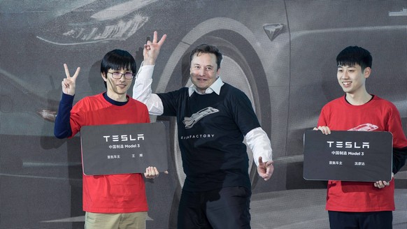 200107 -- SHANGHAI, Jan. 7, 2020 -- Tesla CEO Elon Musk poses with Tesla China-made Model 3 vehicle owners during a ceremony in Shanghai, east China, Jan. 7, 2020. U.S. electric carmaker Tesla officia ...