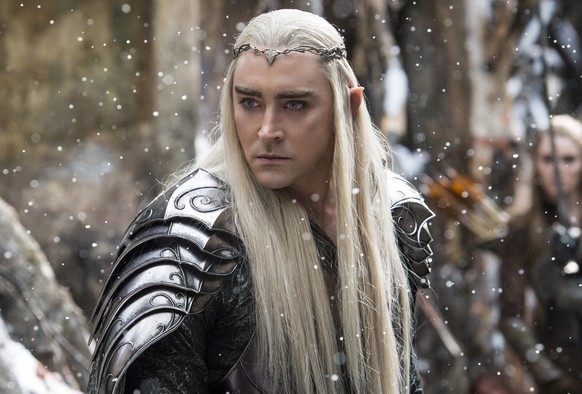 Lee Pace est de retour dans le rôle de Thranduil, un elfe sérieux.