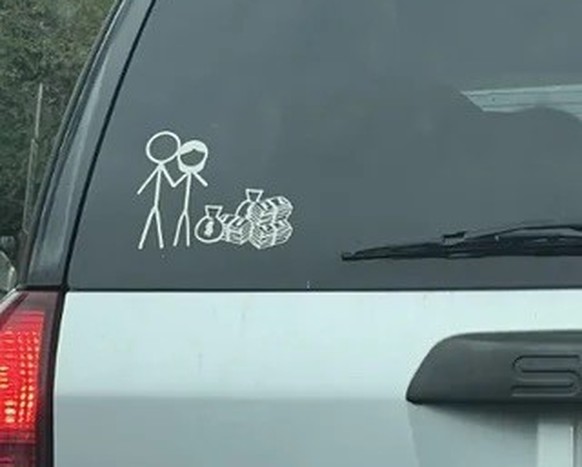Ok nicht ganz unlustig - Autoaufkleber. Bumper stickers, weisch.

https://www.reddit.com/media?url=https%3A%2F%2Fpreview.redd.it%2Ffunny-car-sticker-stolen-from-funny-feed-v0-c5itss7ddbvf1.png%3Fwidth ...