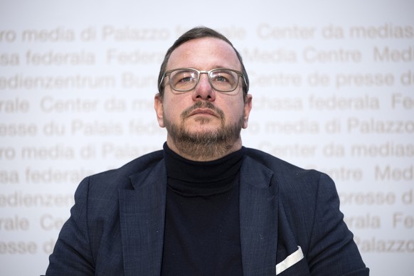 Philipp Matthias Bregy, Parteipraesident Die Mitte, waehrend einer Medienkonferenz des ueberparteilichen Referendumskomitees mit SVP, Mitte, EVP und EDU sowie Gewerbeverband, Bauernverband und IG &quo ...