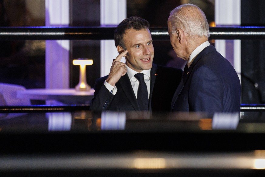 Le président américain Joe Biden et Emmanuel Macron, lors d'un diner à Washington, mercredi.