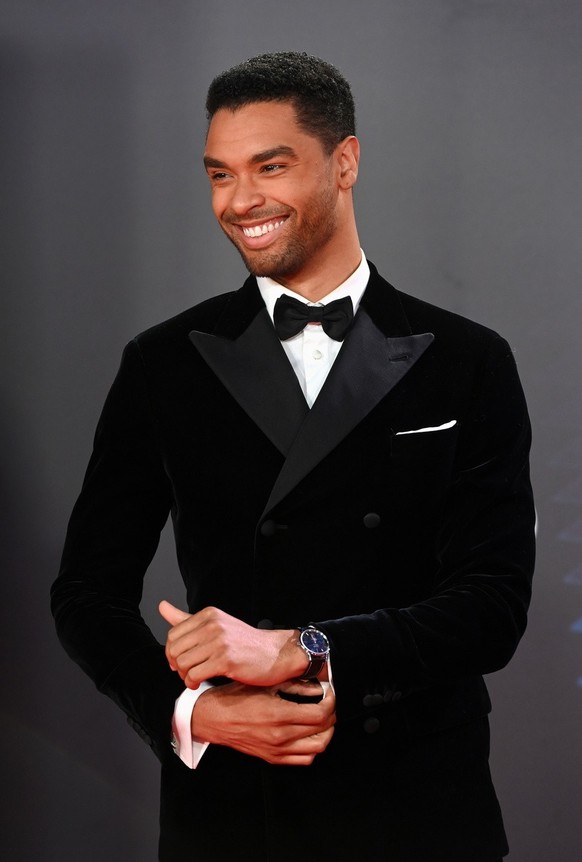 epa09529098 British actor Rege-Jean Page arrives for the European premiere of &#039;The Tragedy of Macbeth&#039; during closing night gala at the BFI London Film Festival, in London, Britain, 17 Octob ...