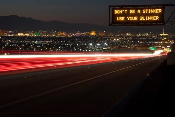 lustige verkehrsschilder autobahn warnschilder https://www.businessinsider.com/funny-highway-signs-messages-safety-federal-scrutiny-new-jersey-2023-2?r=US&IR=T#-16