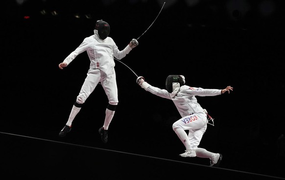 epa09379446 Sangyoung Park (R) of South Korea in action against Chao Dong (L) of China in the Fencing Men&#039;s Epee Team Bronze medal match between China and South Korea during the Tokyo 2020 Olympi ...