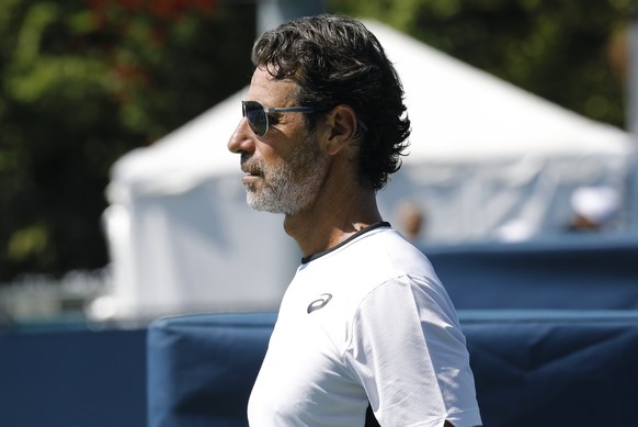 epa10142478 Tennis coach Patrick Mouratoglou watches Simona Halep practice (not pictured) before the start of the US Open Tennis Championships, at USTA National Tennis Center, in Flushing Meadows, New ...