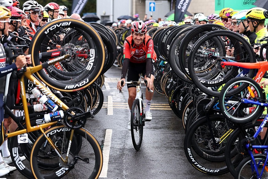 NEWPORT, WALES - SEPTEMBER 07: Geraint Thomas of Great Britain and Team INEOS Grenadiers honored in his farewell and last race as a professional cyclist prior to the 21st Tour of Britain 2025, Stage 6 ...