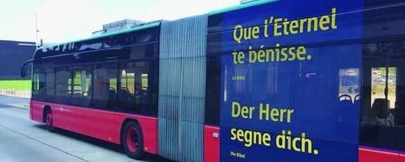 Un bus biennois avec la publicité religieuse de l'Agence C