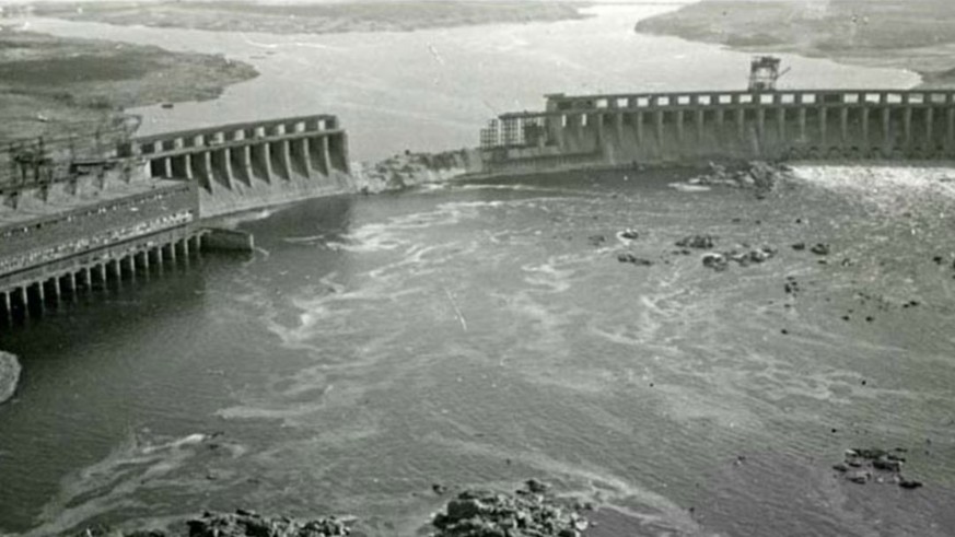 Le barrage après sa destruction pendant la Seconde Guerre mondiale.