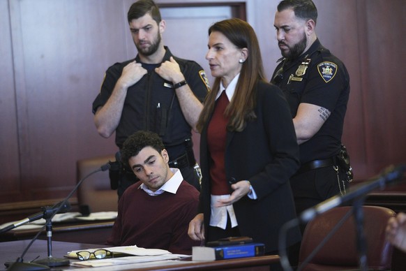 Luigi Mangione appears in Manhattan Criminal court for his arraignment on state murder and terror charges in the killing of UnitedHealthcare CEO Brian Thompson, Monday, Dec. 23, 2024, in New York. (Cu ...