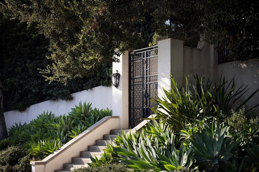 Angelina Jolie vient de vendre son immense propriété de Los Feliz, à Los Angeles, autrefois habitée par le réalisateur Cecil B. DeMille.