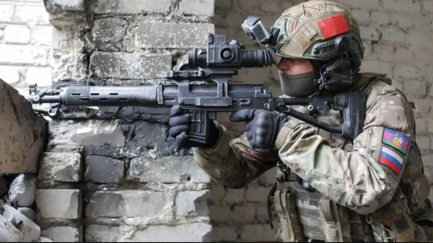 Un soldat russe en action dans le Donbass.