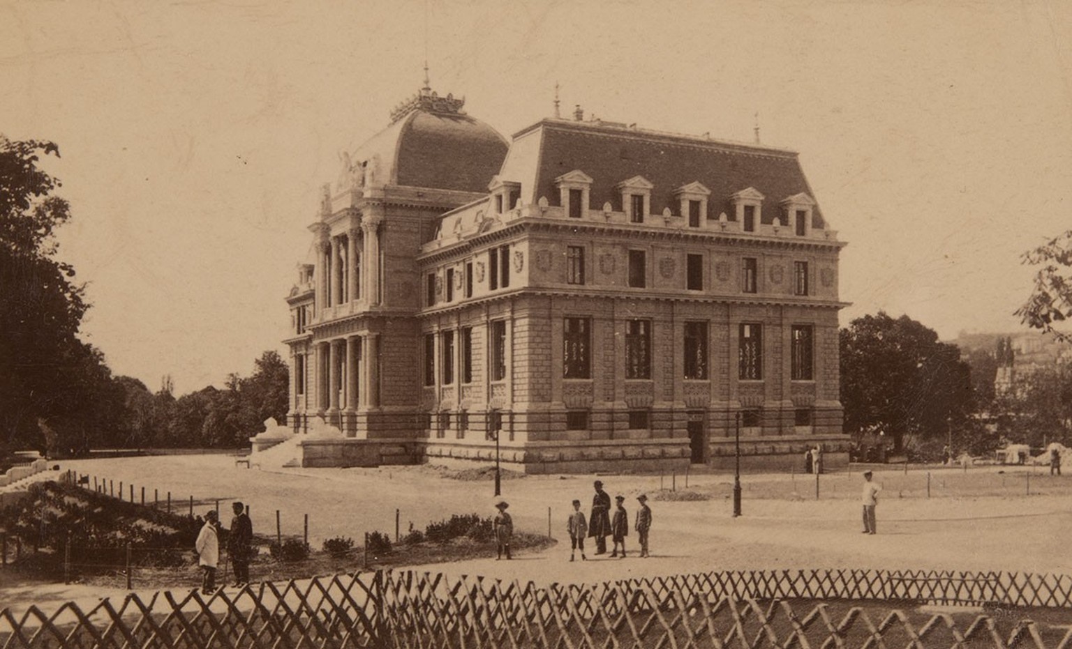 Le Tribunal fédéral à Lausanne sur une photo de 1898.
https://permalink.nationalmuseum.ch/100477376