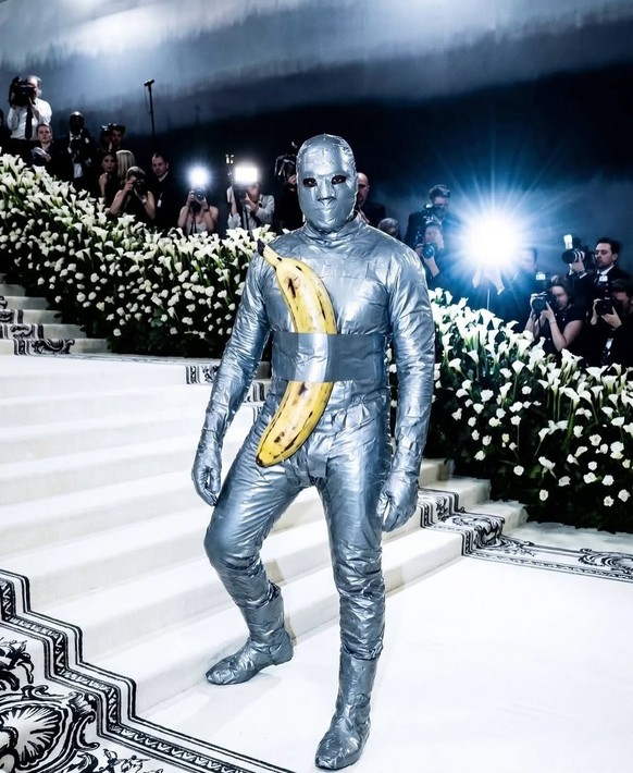 Un spécialiste de l'art espagnol partage 20 tenues imaginées par l'IA pour le MET Gala 2026, qui mettent en vedette un chef-d'oeuvre emblématique de l'histoire de l'art.