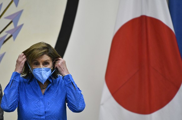 epa10106689 US House speaker Nancy Pelosi puts on a face mask during a press conference at the US Embassy in Tokyo, Japan, 05 August 2022, after she had a breakfast meeting with Japanese Prime Ministe ...
