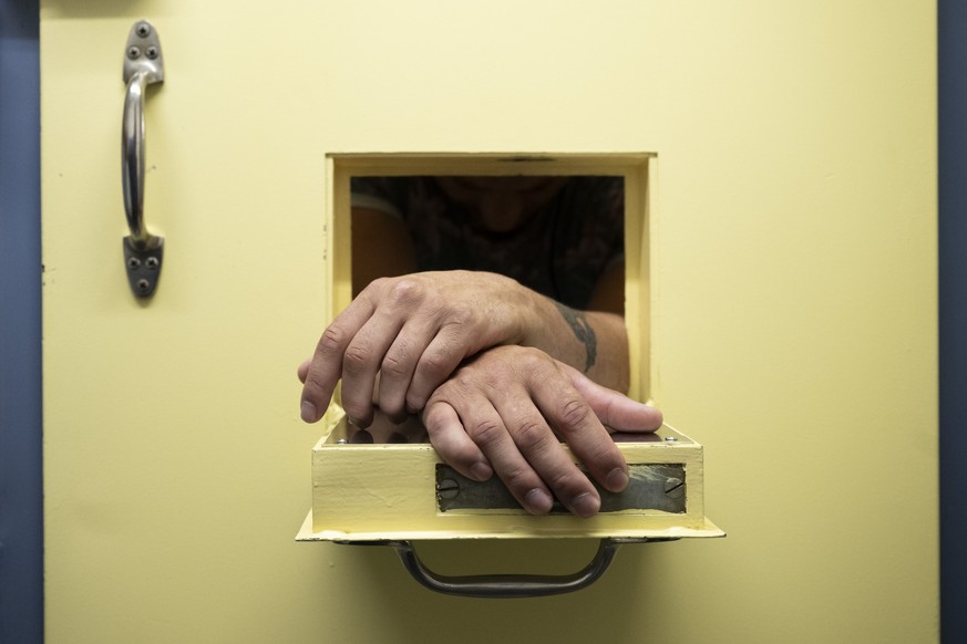 Il a étudié le sexe en prison en Suisse, il raconte