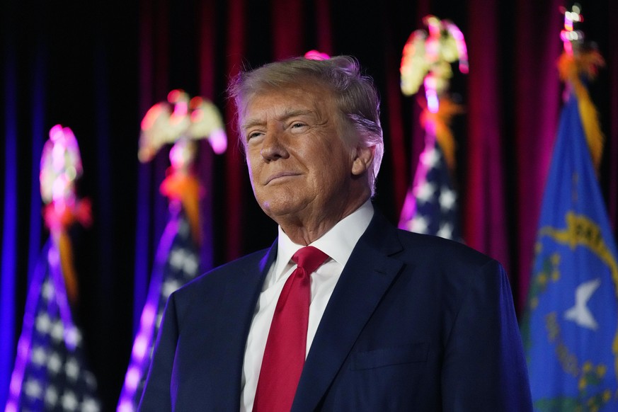 Malgré ses ennuis judiciaires, Donald Trump s'affiche serein et reste le grand favori des sondages côté républicain.