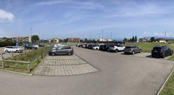 Le petit parking du stade de Marcy
