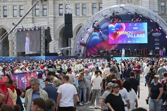epa12945367 A crowd fills the venue ahead of the Opening Ceremony and 'Turquoise Carpet' for the 70th Eurovision Song Contest (ESC) in Vienna, Austria, 10 May 2026. The Grand Final of ESC 20 ...
