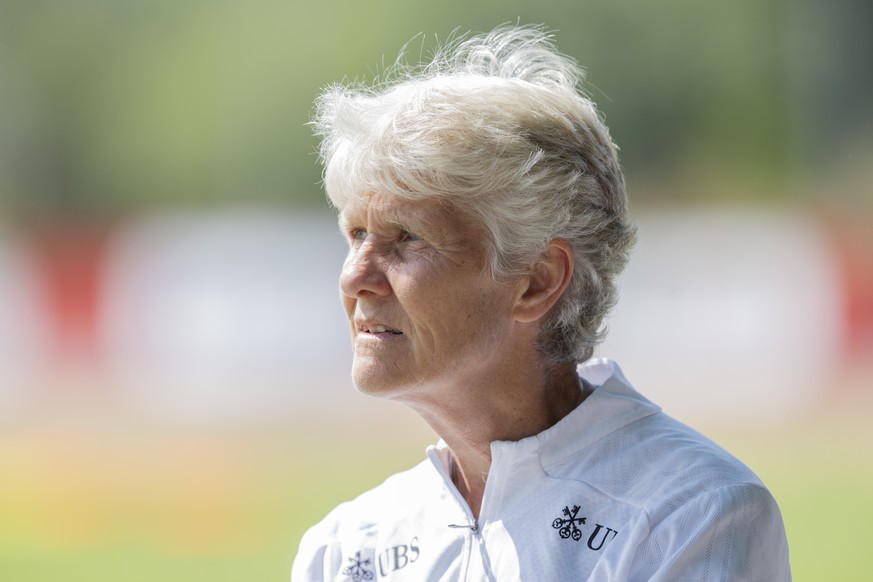 Die Trainerin der Schweizer Frauen Fussball Nationalmannschaft, Pia Sundhage anlaesslich eines Trainings der Schweizer Frauen Fussball Nationalmannschaft vor dem Start der 2. EM-Vorbereitungswoche, am ...