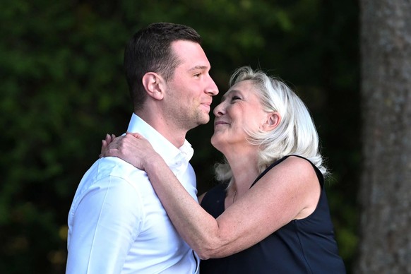 Marine Le Pen avec son successeur potentiel, Jordan Bardella.