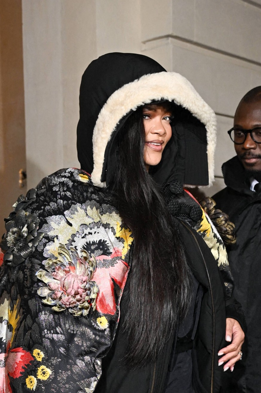 Rihanna visits the Dior boutique, which has been privatized for her, on the sidelines of Paris Fashion Week on 28 January 2026 Yehiel Chekroune Bestimage Rihanna visits the Dior boutique, which has be ...