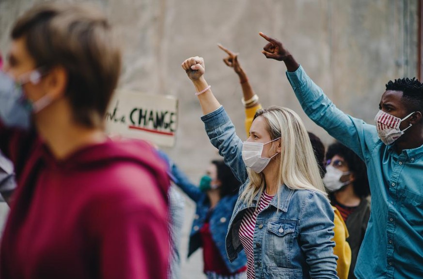 «Que pensez-vous des jeunes qui grognent contre les restrictions Covid?»