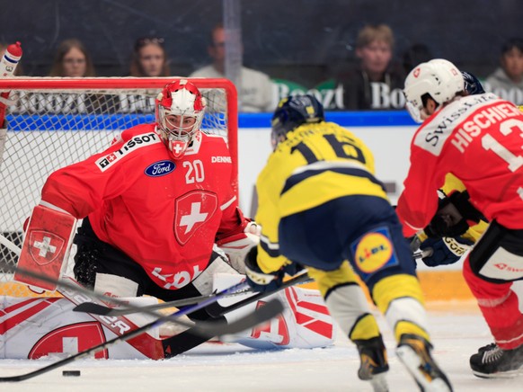 Le gardien de Fribourg-Gottéron Reto Berra est toujours malade, et donc incertain en vue d'une participation au Mondial à Zurich avec la Suisse. (Archives)