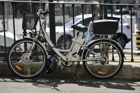 Electric bicycle, pictured on July 18, 2012 in Geneva, Switzerland. (KEYSTONE/Martial Trezzini)

Un velo electrique photographie, ce mercredi 18 juillet 2012 a Geneve.(KEYSTONE/Martial Trezzini)