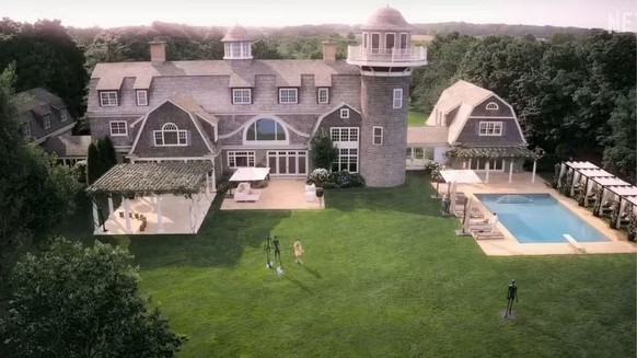 Voici le Disneyland des riches, dans la série Sirens.