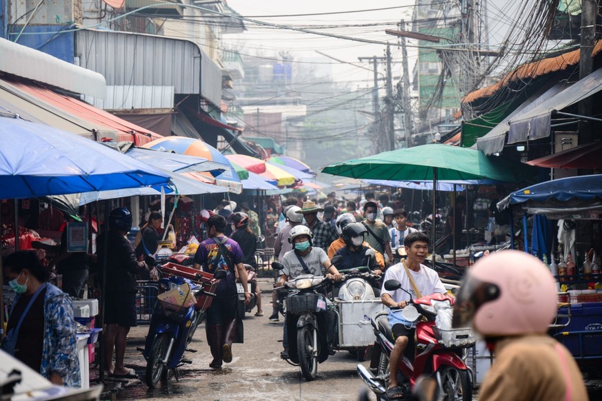 People visit a market on a heavily polluted day in Chiang Mai on April 2, 2026. (Photo by ANTHONY WALLACE / AFP) / To go with 'Thailand-Pollution-Environment-Fire-Health' Reportage by Chayan ...