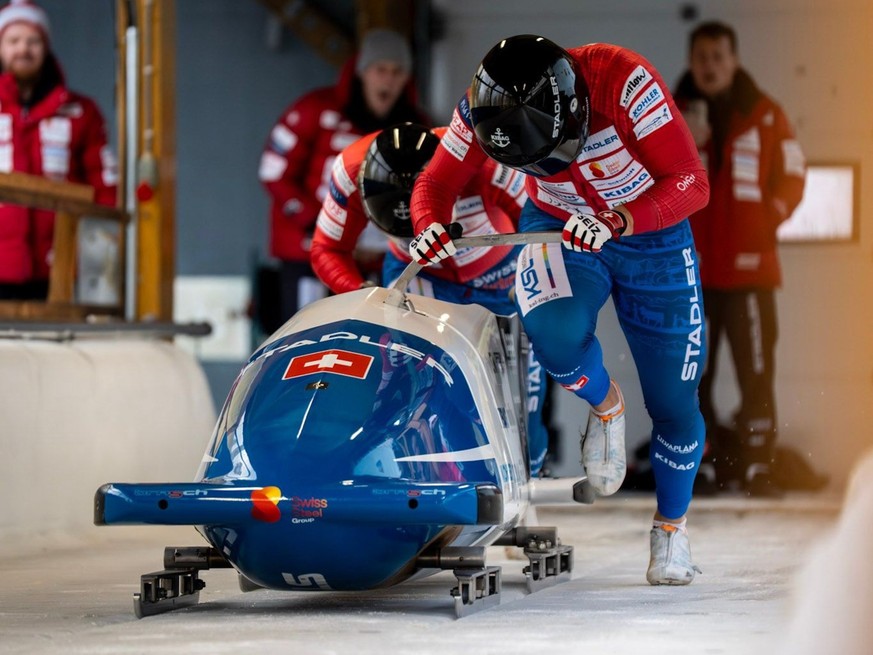 C'est lors d'un entraînement que Nils Reich (pilote) a chuté et s'est cassé trois vertèbres.