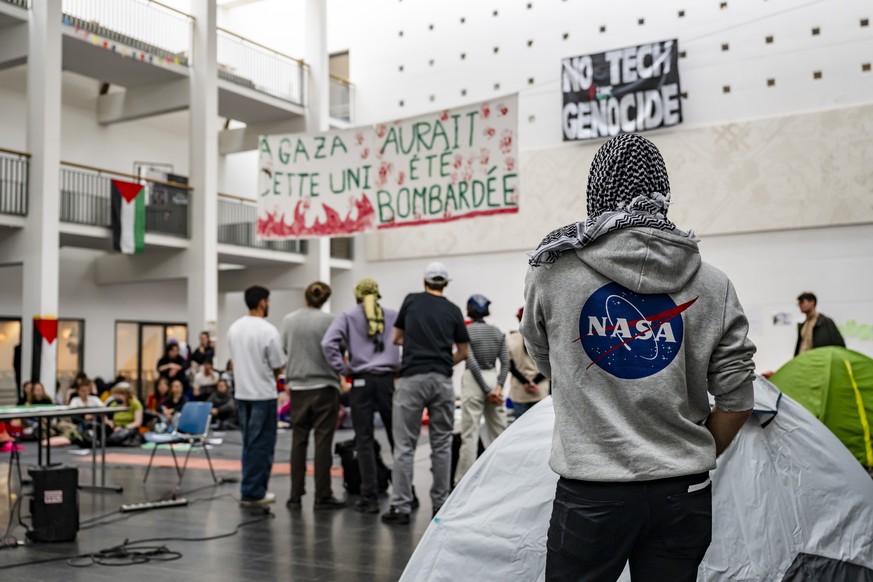 epa11325064 Pro-Palestinian students occupy part of the SG building of the Swiss Federal Institute of Technology of Lausanne (EPFL) in Lausanne, Switzerland, 07 May 2024. After the UNIL (University of ...