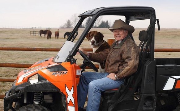 Frank VanderSloot (et son chien) dans son ranch de l'Idaho.