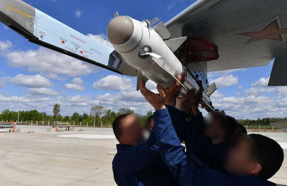 Russia Ukraine Military Operation Air Group 8191043 13.05.2022 Technicians hang a R-73 short-range air-to-air missile on a weapon suspension unit of a Russian Aerospace Forces fighter jet in the cours ...
