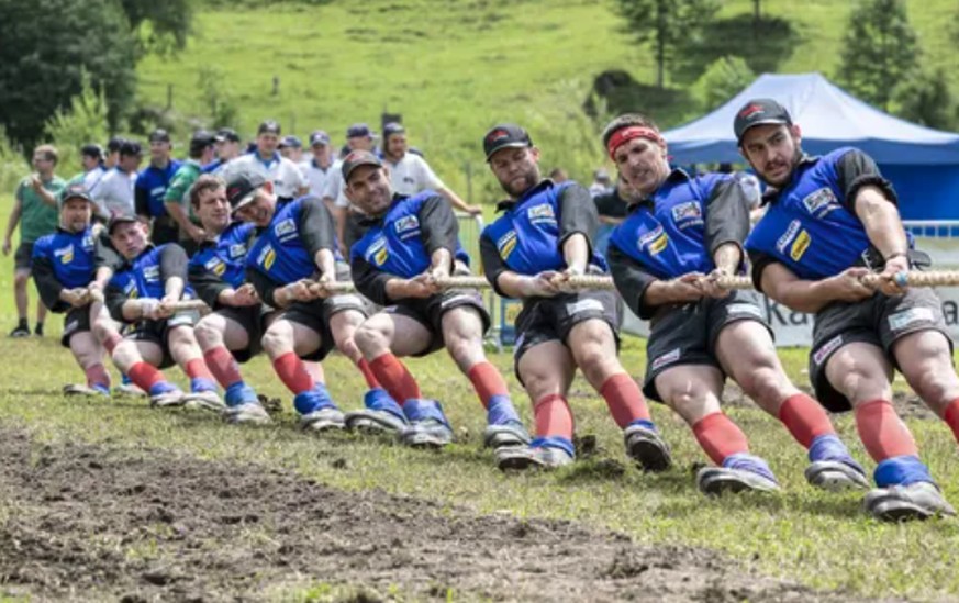 Le club lucernois d'Ebersecken est champion suisse du tir à la corde dans la catégorie 640 kg.
