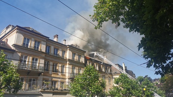 Un important incendie au centre de Neuchâtel fait deux blessés. watson