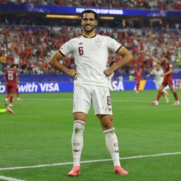 Mikel Merino célèbre son but