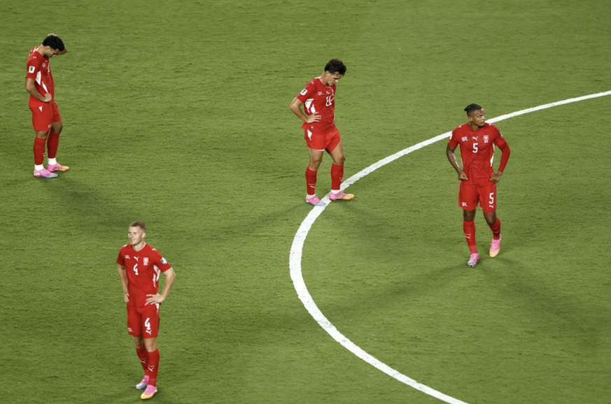 Nous échouons en football et en hockey pour la même raison