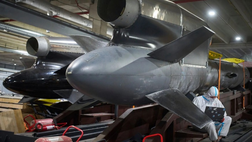 Des ouvriers inspectent ici des missiles de croisière Flamingo dans une usine secrète de Fire Point. (Photo d'archive)