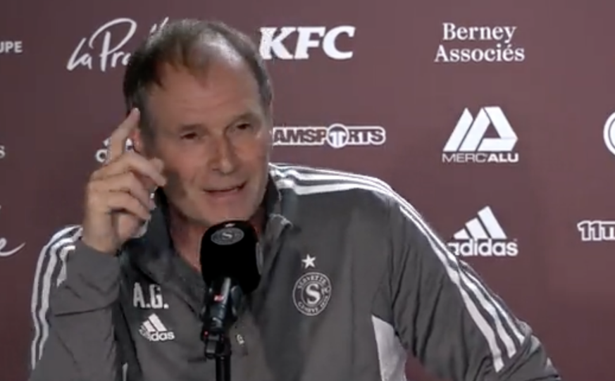 Alain Geiger en conférence de presse avant Servette - Sion.