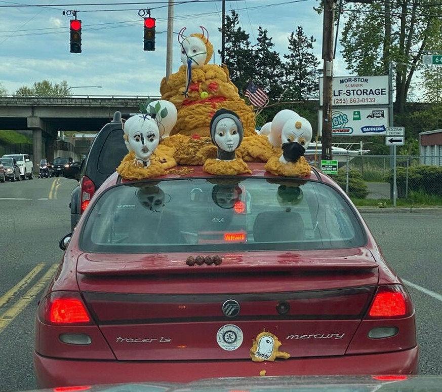 Erstaunliche Auto-Modifikationen 
https://www.reddit.com/r/SchizophreniaRides/comments/11092pw/cruising_with_the_homies/