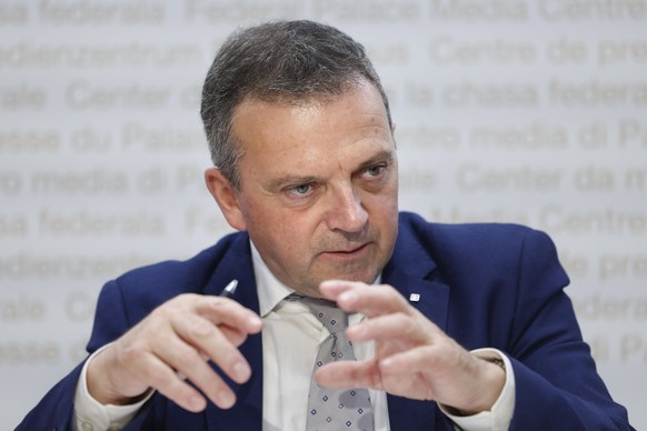 Walter Wobmann, Nationalrat SVP-SO, spricht waehrend der Medienkonferenz zur Lancierung der Neutralitaetsinitiative, am Dienstag, 8. November 2022, in Bern. (KEYSTONE/Peter Klaunzer)