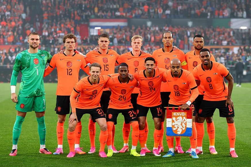 ROTTERDAM, NETHERLANDS - JUNE 03: Players of Netherlands pose for a team photograph prior to the international friendly match between Netherlands and Algeria at De Kuip on June 03, 2026 in Rotterdam,  ...