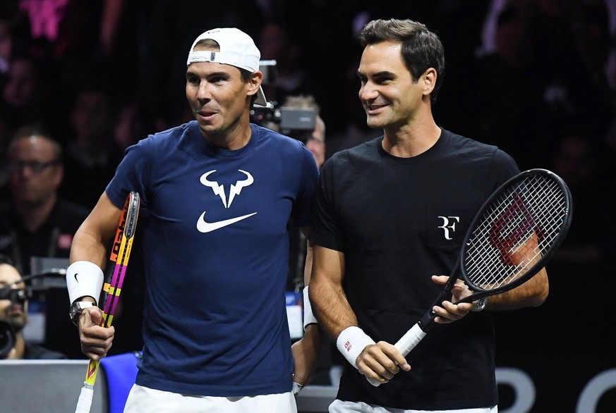 epa10199067 Spanish player Rafael Nadal (L) and Swiss player Roger Federer during a practice session of team Europe in London, Britain, 22 September 2022, ahead of the Laver Cup tennis tournament star ...
